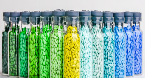 色母粒与功能性添加剂的协同作用